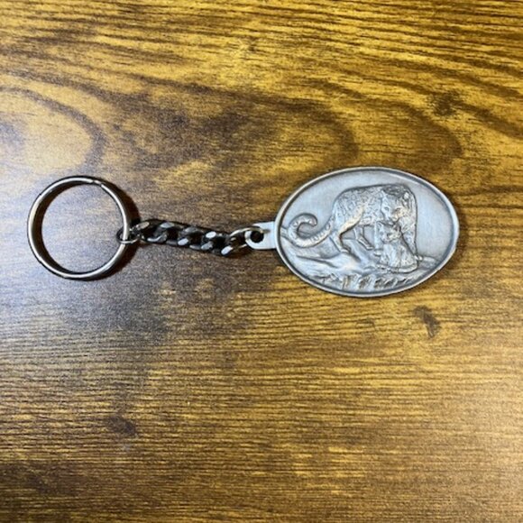 Pewter Snow Leopard Keychain World Wildlife Fund Vintage 1989 Made in Canada - Picture 5 of 6